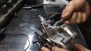 W Туарэг  2,5 TDI R5  течь тандемного насоса ремонт