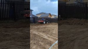 новая крутая, парковка из щебня и газон за один день.