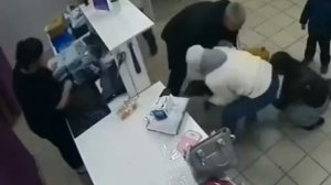 В одном ПВЗ мужчина спас ребёнка, тот подавился конфетой.