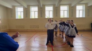 МОАУ СОШ №53 станцевала вальс