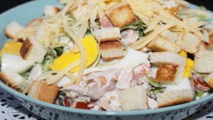 Салат с копченой куриной грудкой