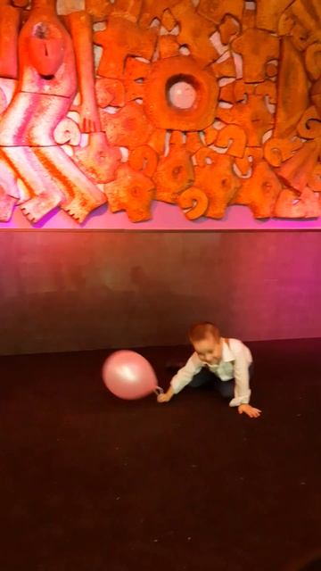 Семён танцует на дне рождения Бабушки Светы Babushka sveta DR смотреть онлайн