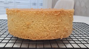 Бисквит, просто БИСКВИТ.🤗 Нежный, воздушный и очень вкусный.