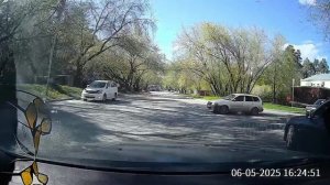 дерзкий, как пуля резкий на ниссане.