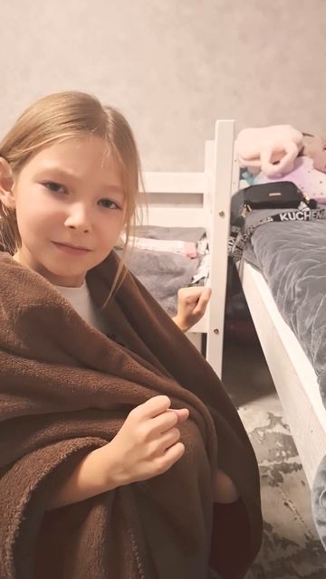 Маленькая семя  . А Я ОДНА БОЛЬШАЯ смотреть онлайн