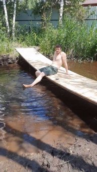 Мостик через пруд. Аэрация воды в пруду на дачном учас?