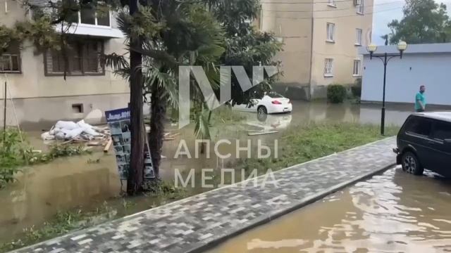 Некоторые улицы и дома в Гагре до сих пор остаются в во