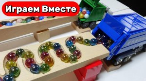 Играем с шариками 🔴🟠🟡 большие машинки и деревянная горка ! Расслабляющие видео для детей