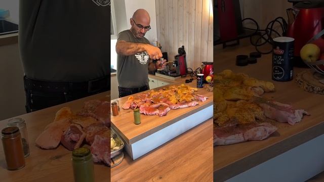 Как замариновать мясо для шашлыка за 5 минут.