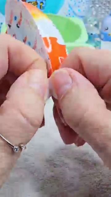 Распаковка яиц-сюрпризов Kinder Joy #распаковка #