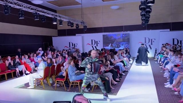 Семён Фролов - Пришелец (дабстеп) на Неделе моды в Рост?