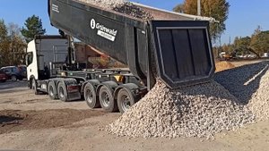 Выгрузка 40 тонн щебня