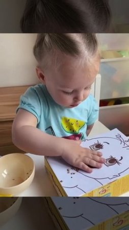 Сортировка

Простая игра на развитие моторики и усложнить можно сортировкой.