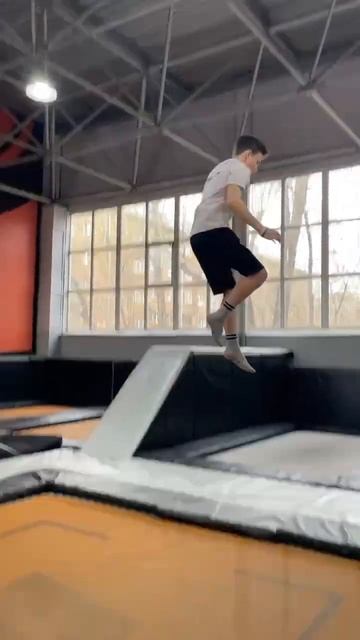 Два назад #shorts #flip #sports #мем #спорт #паркур #freefire #parkour #са?
