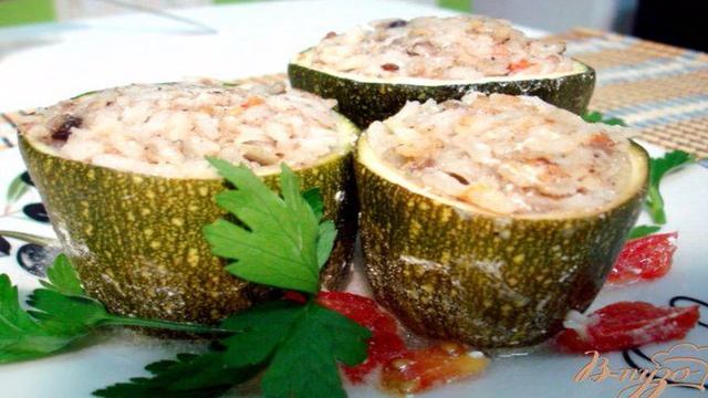 Кабачки фаршированные фаршем и грибами