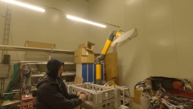 Жаркий рабочий день: Сварка, сверление и таскание мета