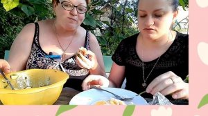 Наконец пожрем вдвоём/Аня и я, но не на кухне , а на даче/рулька,колбаса,яичница/