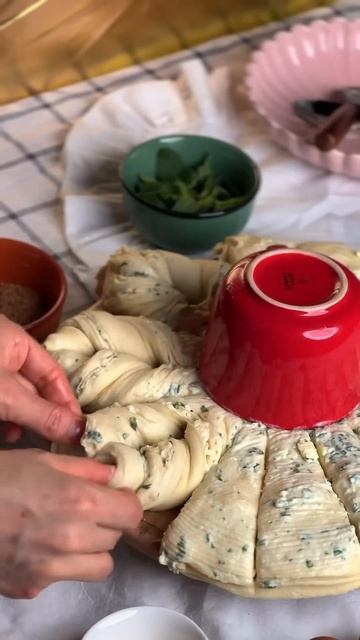 Очень вкусный и нежный хлеб🥹 #хлеб #чесночныйхлеб #сы?