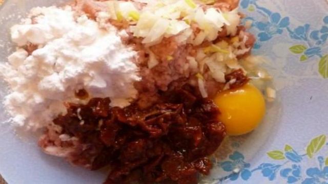 Котлеты с вялеными томатами