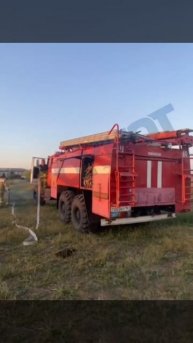 ЗАДЫХАЮТСЯ ОТ НАВОЗА: рядом с п. Саловский Волгодонского района горит большое хранилище навоза.