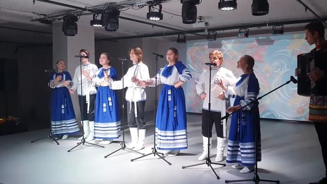 Молодёжный ансамбль "Оберег", песня "Дуся"
