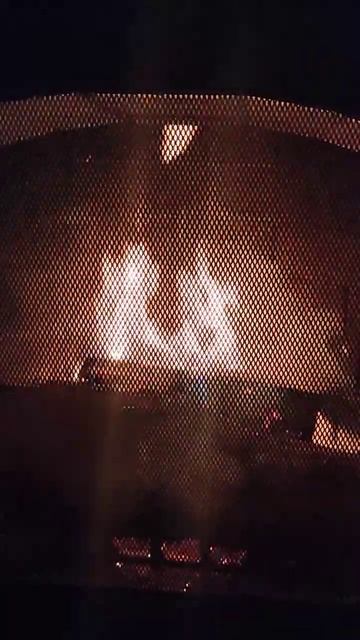 Наш камин к зимнему сезону получил экран и зольник. смотреть онлайн