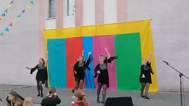 Танец Самба в исполнении любительского коллектива "Мир Танца"