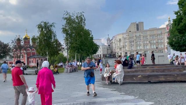 Невероятное путешествие по Москве: история, веселье и секреты!