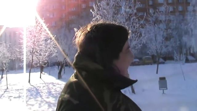 Люди подкармливают голубей смотреть онлайн