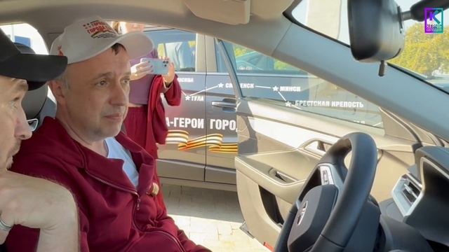 Российский космонавт Антон Шкаплеров приехал в Керчь на Москвиче