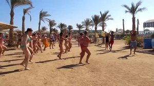 Туристы танцуют Бомбу в Египте, анимация, веселые аниматоры