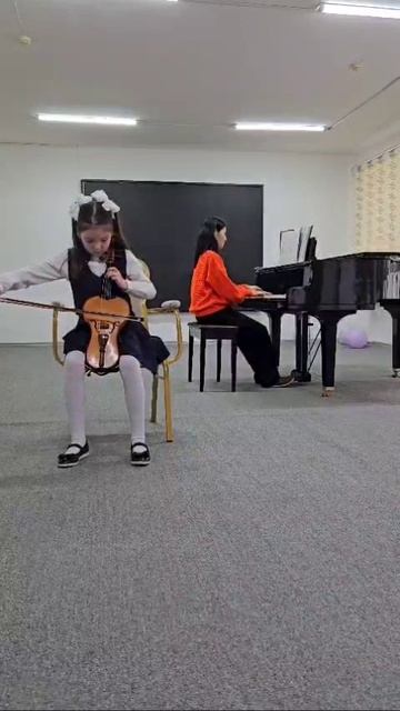 Ербол Ерке. Орыс халык ани "Во саду ли, в огороде".Алдан смотреть онлайн