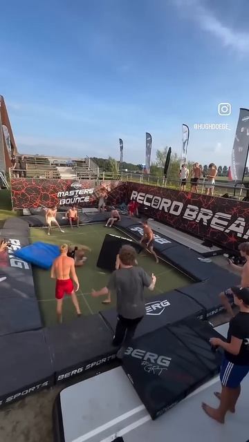 Brutal flying ,dont try this 😱😱😱#gymnast #батут #падение смотреть онлайн