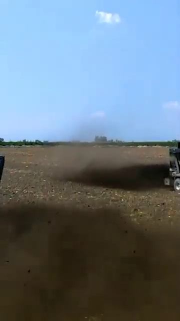 Разбрасыватель органических удобрений. Навозоразбра? смотреть онлайн