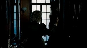 Миссис Хадсон:"Пошел вон, бандит!"