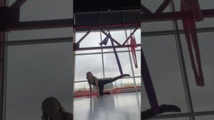 Шпагат в гамаке / Треня