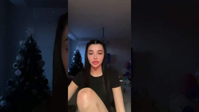 «Я рыба по знаку зодиака, поэтому у меня такие губы» // Полина Слепкан смотреть онлайн