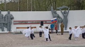 Детский танец "Журавли"
Исполняет песню: Прохорова Полина (cover Марк Бернес)