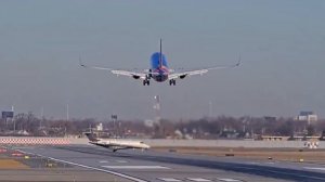 Два самолета чуть не столкнулись на полосе в Чикаго