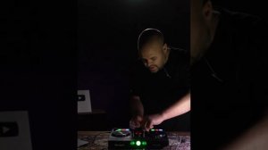Тестирую портативный #djcontroller от Numark, встроенные эффекты и даже светомузыка - прикольный вар