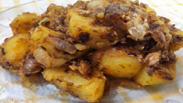 Картофель с консервированной рыбой