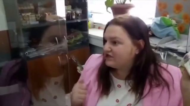 ПРИКОЛЫ\ГЛУПАЯ ПРОДАВЩИЦА\РЖАКА\ЮМОР\СМЕХ
