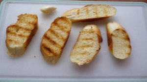 Брускетты с лососем