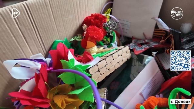 Дети Донецка подготовили бойцам поздравительные открытки