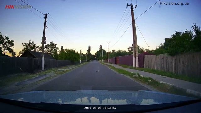 Hikvision AE-DN2016-F3, страх и умиление в одном видео (авторегистратор - видео 2) смотреть онлайн