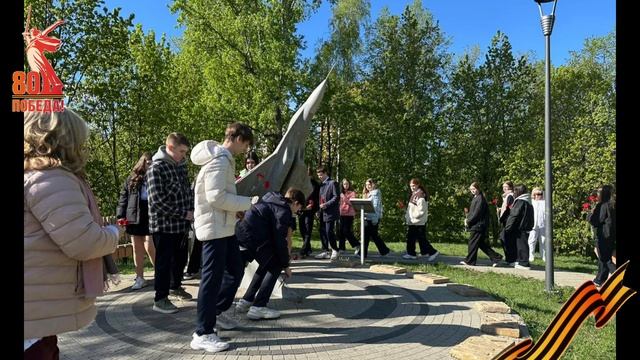 Акция "Красные гвоздики" в рамках проекта "Мой район в годы войны".