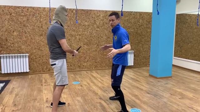 Защита при угрозе ножом. Ударная. Боевой раздел Бян-Кин-До. смотреть онлайн