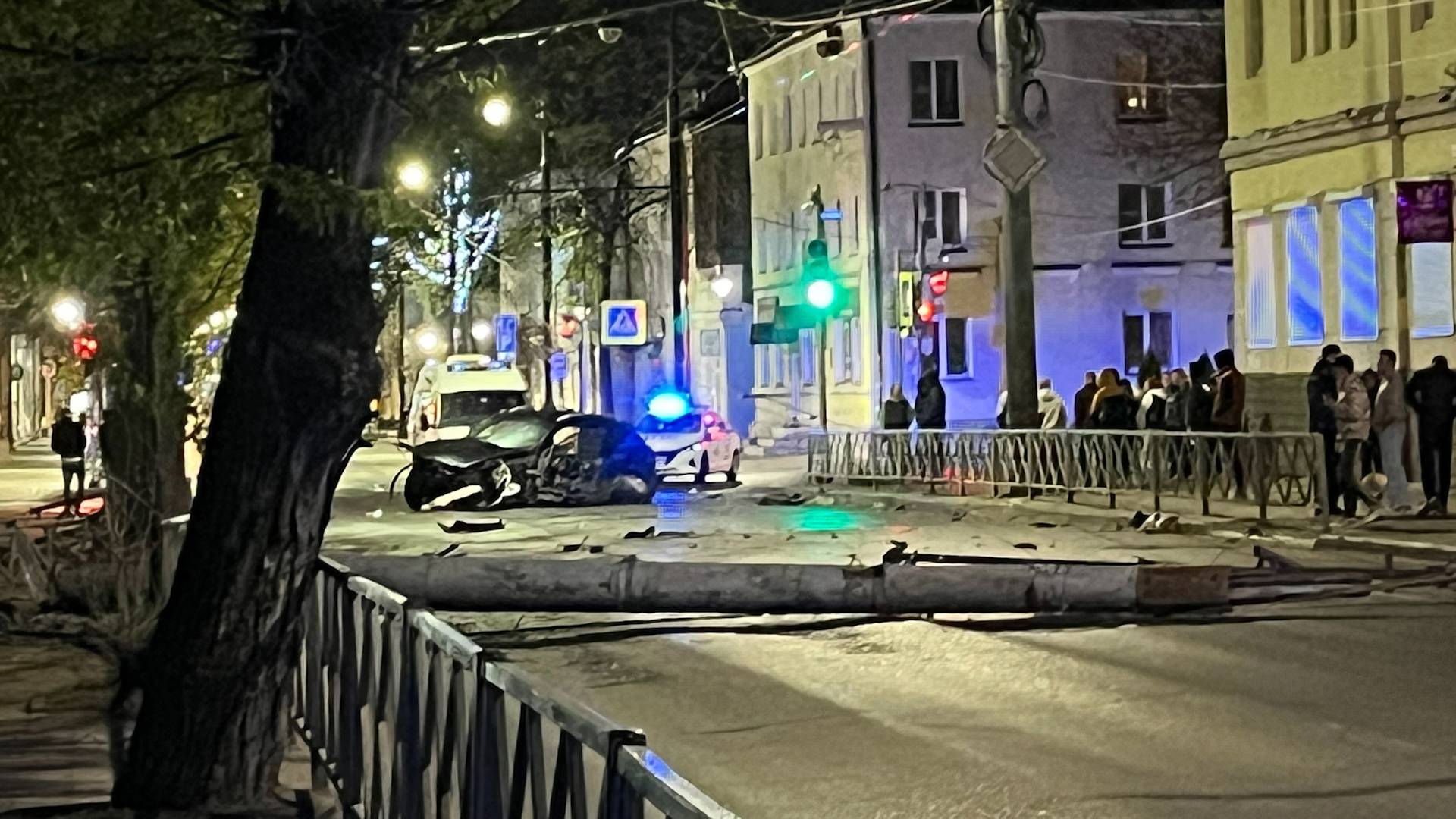 (Рыбинск-40) НОЧНОЕ ДТП НА УЛИЦЕ КРЕСТОВОЙ