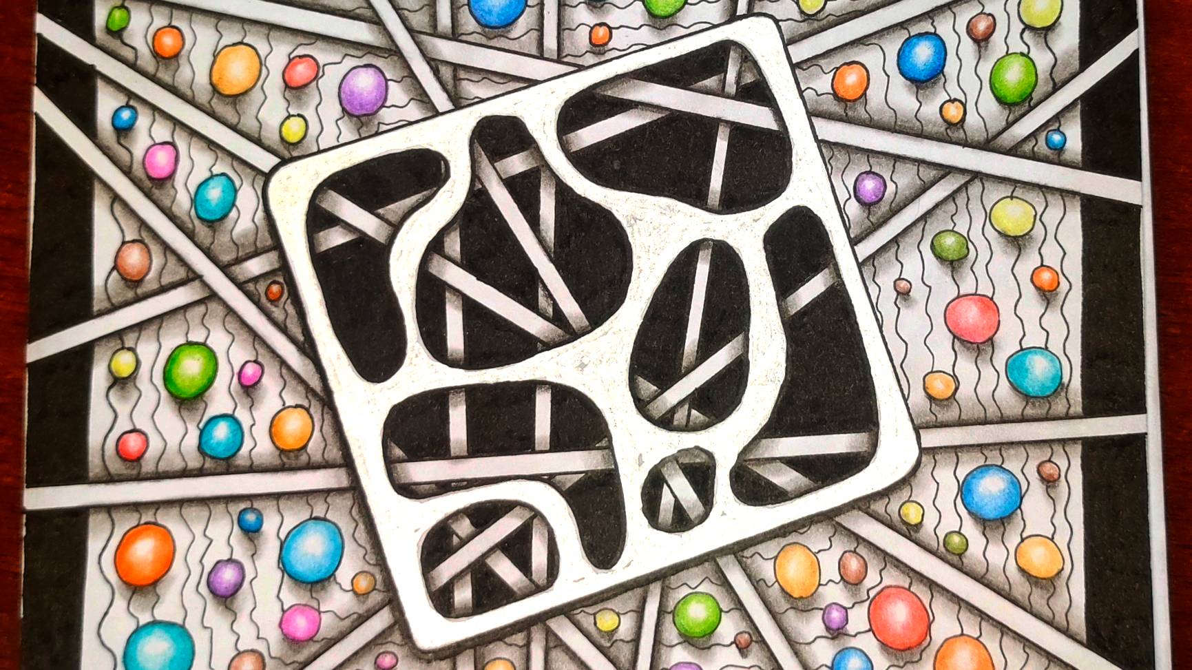 ЗенАрт Плитка в паутине разноцветных шариков смотреть онлайн