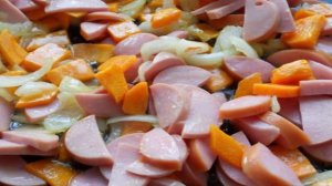 Суп картофельный с яйцом и сосисками